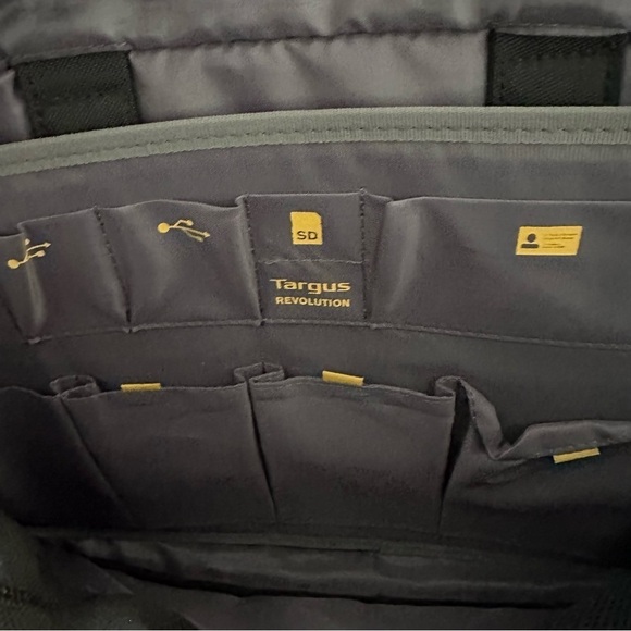 TARGUS REVOLUTION CHECKPOINT FRIENDLY BRIEFCASE - Picture 7 of 16